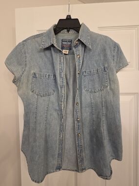 Vintage County Seat Light Wash Denim Button-Up Shirt